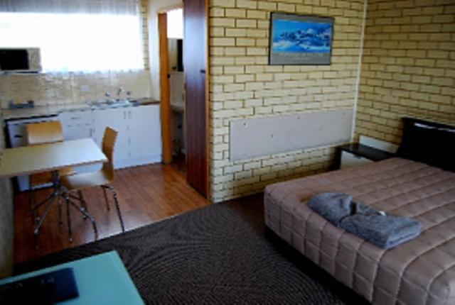 Coastal Comfort Motel Нарума Екстериор снимка