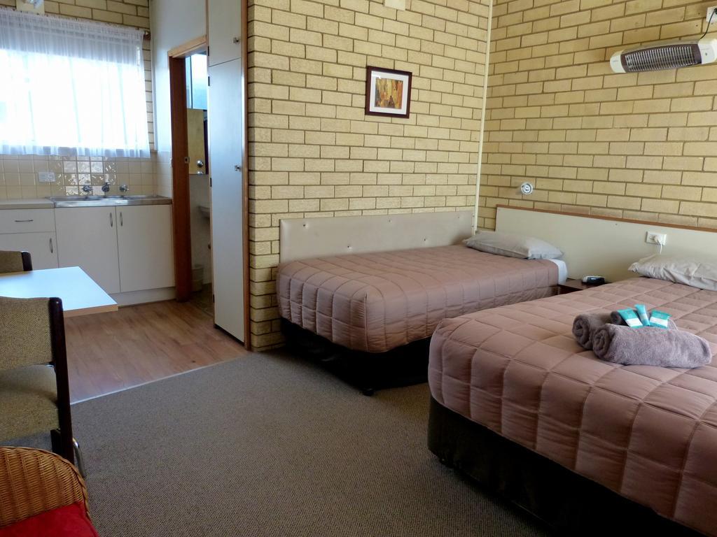 Coastal Comfort Motel Нарума Стая снимка