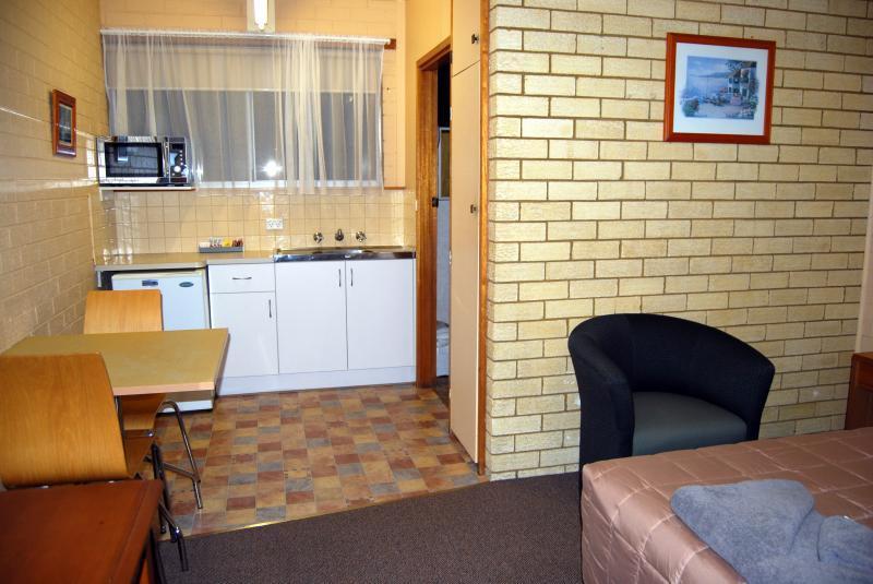 Coastal Comfort Motel Нарума Екстериор снимка